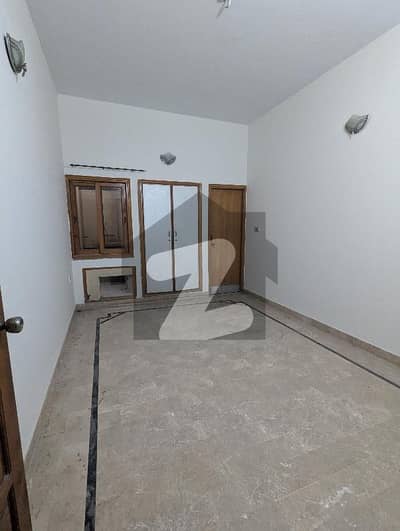 فیڈرل بی ایریا ۔ بلاک 13 فیڈرل بی ایریا,کراچی میں 2 کمروں کا 8 مرلہ مکان 72.0 ہزار میں کرایہ پر دستیاب ہے۔