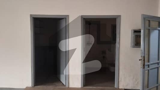 جیل روڈ لاہور میں 1 کمرے کا 8 مرلہ دفتر 60.0 ہزار میں کرایہ پر دستیاب ہے۔