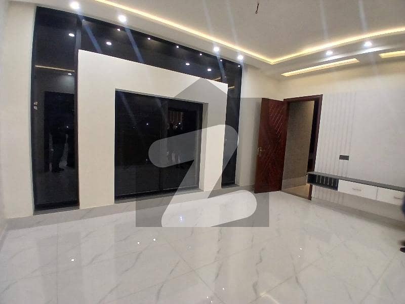 ایڈن ویلی فیصل آباد میں 4 کمروں کا 7 مرلہ مکان 3.8 کروڑ میں برائے فروخت۔ ایڈن ویلی فیصل آباد میں 4 کمروں کا 7 مرلہ مکان 3.8 کروڑ میں برائے فروخت۔