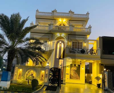 سٹی ہاؤسنگ سوسائٹی گوجرانوالہ میں 6 کمروں کا 10 مرلہ مکان 5.25 کروڑ میں برائے فروخت۔