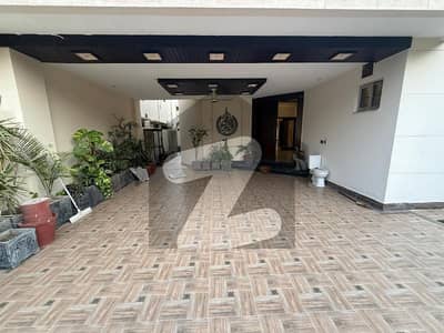 جوہر ٹاؤن فیز 2 جوہر ٹاؤن,لاہور میں 6 کمروں کا 1 کنال مکان 2.9 لاکھ میں کرایہ پر دستیاب ہے۔