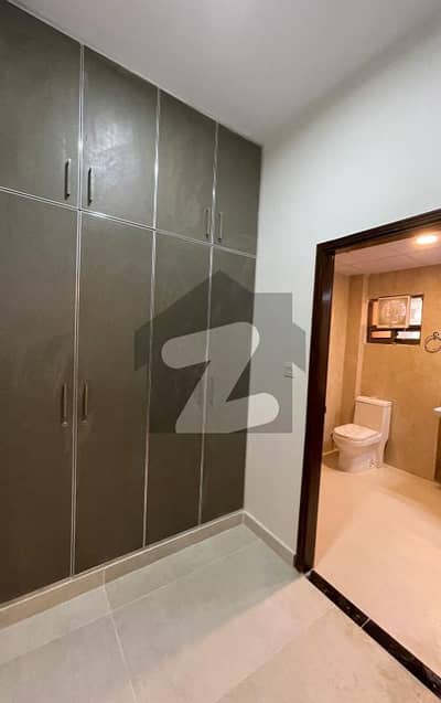 عسکری 5 ۔ سیکٹر جے عسکری 5,ملیر کنٹونمنٹ,کینٹ,کراچی میں 3 کمروں کا 11 مرلہ فلیٹ 4.1 کروڑ میں برائے فروخت۔