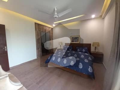 ڈی ایچ اے فیز 8 ڈیفنس (ڈی ایچ اے),لاہور میں 4 کمروں کا 10 مرلہ مکان 4.1 کروڑ میں برائے فروخت۔