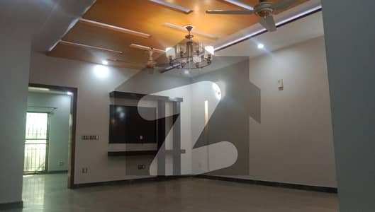 BEST FOR SILENT OFFICE 12 MARLA FIRST AND SECOND FLOOR PORTION FOR RENT