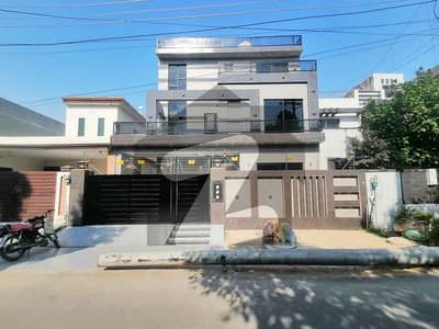 Gorgeous Prime Location 10 Marla House For sale Available In Central Park - Block G