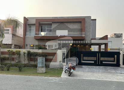 ڈی ایچ اے فیز 5 ڈیفنس (ڈی ایچ اے),لاہور میں 5 کمروں کا 1 کنال مکان 3.75 لاکھ میں کرایہ پر دستیاب ہے۔