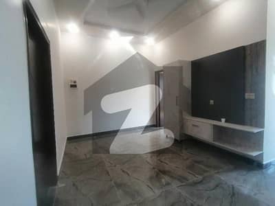 بوسان روڈ ملتان میں 3 کمروں کا 3 مرلہ مکان 1.1 کروڑ میں برائے فروخت۔