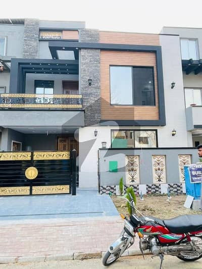 بحریہ نشیمن لاہور میں 3 کمروں کا 5 مرلہ مکان 1.6 کروڑ میں برائے فروخت۔