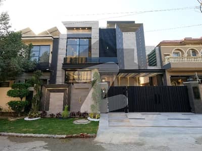 لیک سٹی میڈوز فیز 1 - بلاک ایف لیک سٹی میڈوز فیز 1,لیک سٹی میڈوز,لاہور میں 5 کمروں کا 10 مرلہ مکان 5.25 کروڑ میں برائے فروخت۔