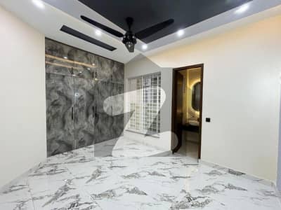 پارک ویو سٹی ۔ ڈائمنڈ بلاک پارک ویو سٹی,لاہور میں 4 کمروں کا 5 مرلہ مکان 1.6 کروڑ میں برائے فروخت۔ پارک ویو سٹی ۔ ڈائمنڈ بلاک پارک ویو سٹی,لاہور میں 4 کمروں کا 5 مرلہ مکان 1.6 کروڑ میں برائے فروخت۔