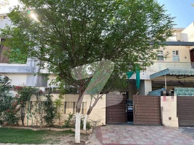 بش ایگزیکٹو ولاز ملتان میں 2 کمروں کا 5 مرلہ مکان 1.35 کروڑ میں برائے فروخت۔