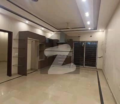 A Spacious 10 Marla House In Main Boulevard Gulberg