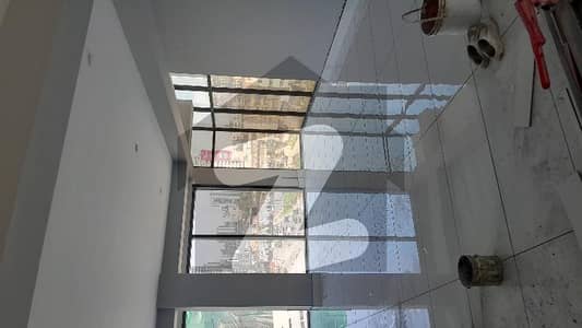 شاہراہِ فیصل کراچی میں 19 مرلہ دفتر 11.85 لاکھ میں کرایہ پر دستیاب ہے۔