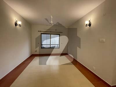 ایف ۔ 7 اسلام آباد میں 3 کمروں کا 1 کنال بالائی پورشن 3.4 لاکھ میں کرایہ پر دستیاب ہے۔