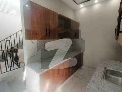 بش ایگزیکٹو ولاز ملتان میں 4 کمروں کا 5 مرلہ مکان 60.0 ہزار میں کرایہ پر دستیاب ہے۔