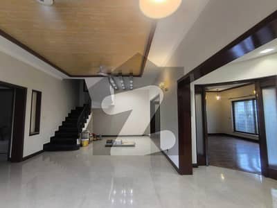 لیک سٹی ۔ سیکٹر ایم ۔ 8 لیک سٹی,رائیونڈ روڈ,لاہور میں 5 کمروں کا 7 مرلہ مکان 1.4 لاکھ میں کرایہ پر دستیاب ہے۔