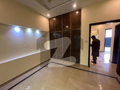 ڈی ایچ اے 11 رہبر لاہور میں 3 کمروں کا 5 مرلہ مکان 90.0 ہزار میں کرایہ پر دستیاب ہے۔