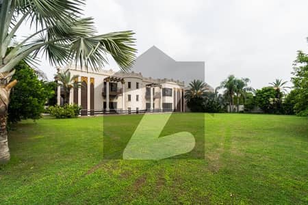 ڈی ایچ اے فیز 8 ڈیفنس (ڈی ایچ اے),لاہور میں 11 کمروں کا 5 کنال مکان 40.0 کروڑ میں برائے فروخت۔