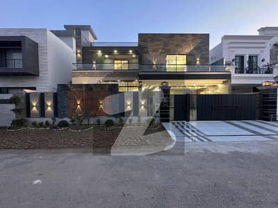 Prime Location House Of 20 Marla In Royal Orchard For Sale