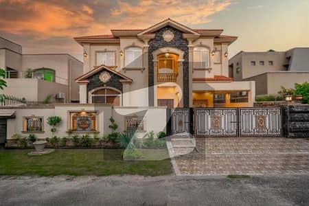 ڈی ایچ اے فیز 6 ڈیفنس (ڈی ایچ اے),لاہور میں 5 کمروں کا 1 کنال مکان 8.95 کروڑ میں برائے فروخت۔