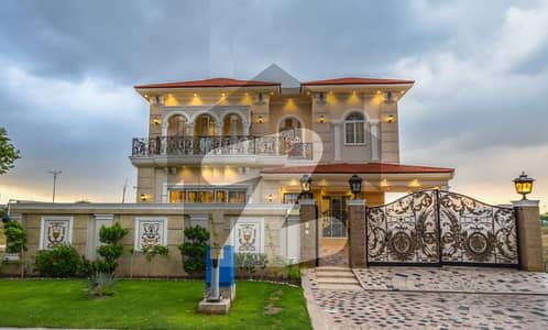 ڈی ایچ اے فیز 5 ڈیفنس (ڈی ایچ اے),لاہور میں 5 کمروں کا 1 کنال مکان 7.45 کروڑ میں برائے فروخت۔