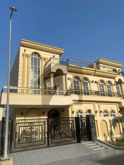 سٹی ہاؤسنگ سوسائٹی گوجرانوالہ میں 5 کمروں کا 10 مرلہ مکان 4.1 کروڑ میں برائے فروخت۔