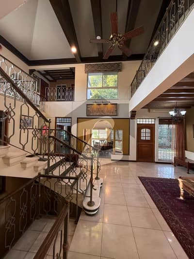 ایف ۔ 8 اسلام آباد میں 6 کمروں کا 1 کنال مکان 12.5 لاکھ میں کرایہ پر دستیاب ہے۔