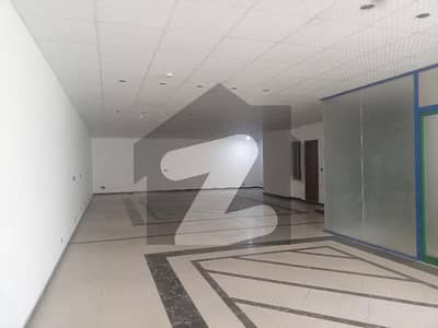 ڈی ایچ اے فیز 5 ڈیفنس (ڈی ایچ اے),لاہور میں 8 مرلہ دفتر 1.75 لاکھ میں کرایہ پر دستیاب ہے۔