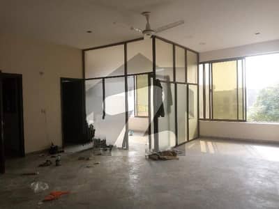 04 MARLA COMMERCIAL FLOOR AVAILABLE