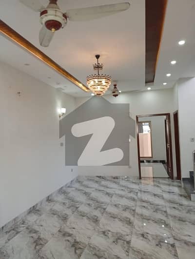 ڈی ایچ اے 9 ٹاؤن ۔ بلاک ڈی ڈی ایچ اے 9 ٹاؤن,ڈیفنس (ڈی ایچ اے),لاہور میں 3 کمروں کا 5 مرلہ مکان 2.4 کروڑ میں برائے فروخت۔