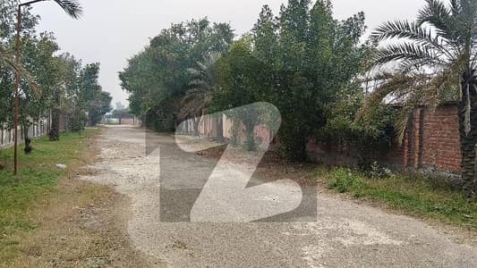 لی گرینز لگژری فارم ہاؤس سوسائٹی بیدیاں روڈ,لاہور میں 2 کنال مکان 75.0 لاکھ میں برائے فروخت۔