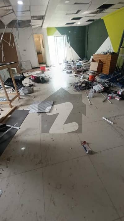 ایف ۔ 8 مرکز ایف ۔ 8,اسلام آباد میں 6 مرلہ دفتر 2.5 لاکھ میں کرایہ پر دستیاب ہے۔