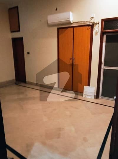 گلشن اقبال - بلاک 13-ڈی2 گلشنِ اقبال,گلشنِ اقبال ٹاؤن,کراچی میں 3 کمروں کا 6 مرلہ فلیٹ 48.0 ہزار میں کرایہ پر دستیاب ہے۔