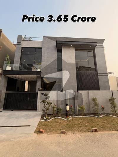 ڈی ایچ اے 9 ٹاؤن ڈیفنس (ڈی ایچ اے),لاہور میں 3 کمروں کا 5 مرلہ مکان 2.8 کروڑ میں برائے فروخت۔