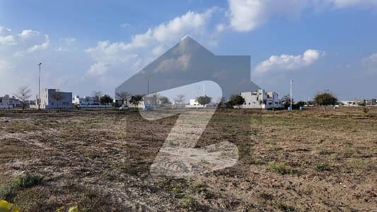 ڈی ایچ اے فیز 7 - بلاک وائے فیز 7,ڈیفنس (ڈی ایچ اے),لاہور میں 2 کنال رہائشی پلاٹ 7.5 کروڑ میں برائے فروخت۔