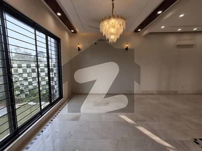 سٹی ہاؤسنگ سوسائٹی - بلاک اے سٹی ہاؤسنگ سوسائٹی,سیالکوٹ میں 5 کمروں کا 10 مرلہ مکان 85.0 ہزار میں کرایہ پر دستیاب ہے۔