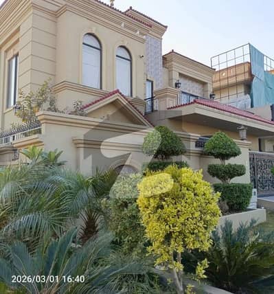 ایم پی سی ایچ ایس ۔ بلاک بی ایکسٹینشن 1 ایم پی سی ایچ ایس ۔ ملٹی گارڈنز,بی ۔ 17,اسلام آباد میں 8 کمروں کا 1 کنال مکان 14.0 کروڑ میں برائے فروخت۔