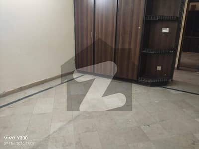 ماڈل ٹاؤن لِنک روڈ ماڈل ٹاؤن,لاہور میں 3 کمروں کا 16 مرلہ مکان 1.25 لاکھ میں کرایہ پر دستیاب ہے۔