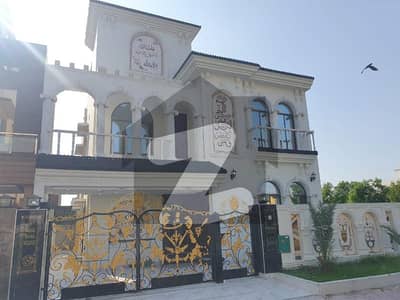 10 Marla Used House Available For Sale With Gas In Bahria Town Lahore Sector B