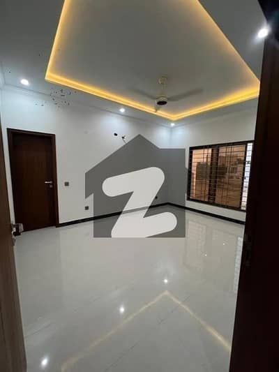 Ready to move 272sq yd 5Bedroom DDL Luxury Villa FOR SALE. Only 3km from Main Entrance of BTK. Near MIDWAY Commercial, Parks, Masjid and Gallery.