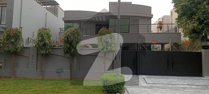 ڈی ایچ اے فیز 5 ڈیفنس (ڈی ایچ اے),لاہور میں 5 کمروں کا 1 کنال مکان 3.2 لاکھ میں کرایہ پر دستیاب ہے۔