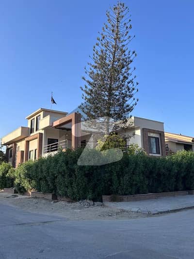 Extraordinary & Well-Maintained 3 Bedroom Upper Portion in 500 Sq. Yards Bungalow with Huge Terrace Available for Rent at Khayaban-e-Tauheed, Near Zamzama Park, DHA Phase V