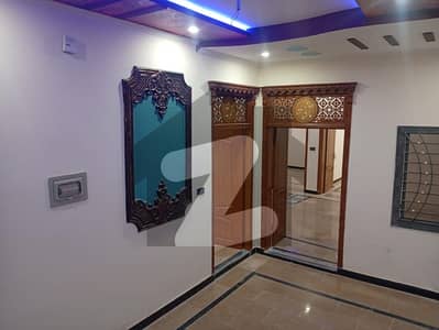 Prime Location 5 Marla Spacious House Available In Girja Road For sale