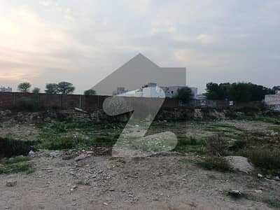 کالج روڈ لاہور میں 2 کنال کمرشل پلاٹ 16.0 کروڑ میں برائے فروخت۔