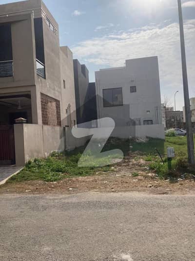 ڈی ایچ اے 9 ٹاؤن ۔ بلاک بی ڈی ایچ اے 9 ٹاؤن,ڈیفنس (ڈی ایچ اے),لاہور میں 5 مرلہ رہائشی پلاٹ 1.25 کروڑ میں برائے فروخت۔