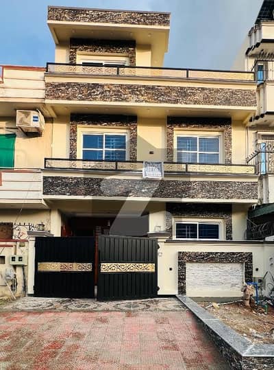 جی ۔ 13 اسلام آباد میں 4 کمروں کا 4 مرلہ مکان 1.2 لاکھ میں کرایہ پر دستیاب ہے۔