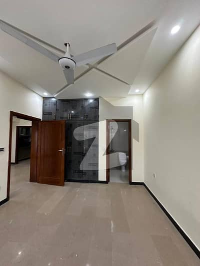 جی ۔ 13 اسلام آباد میں 4 کمروں کا 4 مرلہ مکان 1.25 لاکھ میں کرایہ پر دستیاب ہے۔