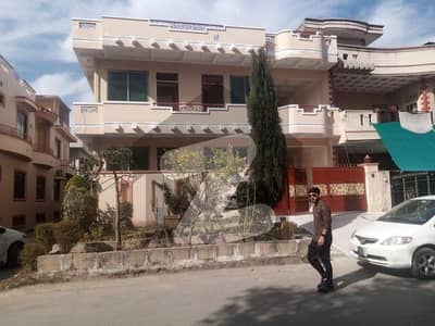 آئی ۔ 8 اسلام آباد میں 6 کمروں کا 10 مرلہ مکان 13.0 کروڑ میں برائے فروخت۔