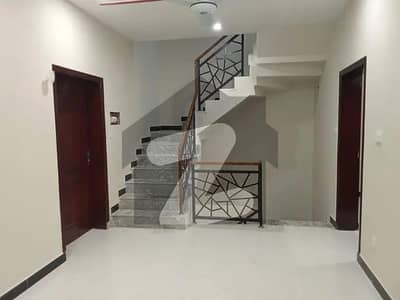 بحریہ ٹاؤن فیز 8 ۔ بلاک آئی بحریہ ٹاؤن فیز 8,بحریہ ٹاؤن راولپنڈی,راولپنڈی میں 3 کمروں کا 5 مرلہ مکان 65.0 ہزار میں کرایہ پر دستیاب ہے۔