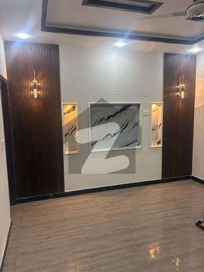 کینال گارڈن ۔ بلاک ای کینال گارڈن,لاہور میں 3 کمروں کا 5 مرلہ مکان 2.1 کروڑ میں برائے فروخت۔